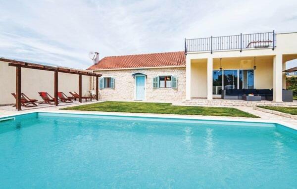 Pistan Villa *