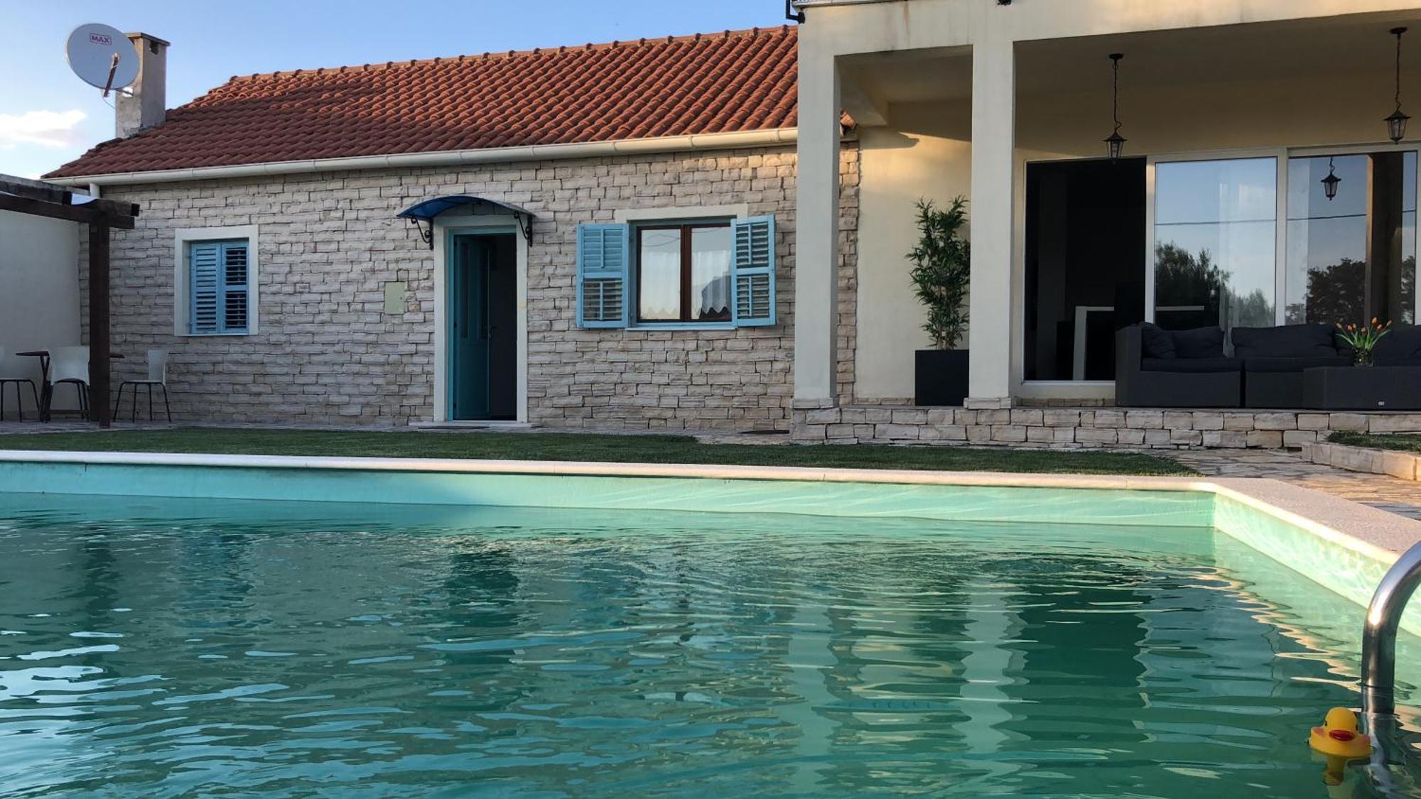 Pistan Villa *
